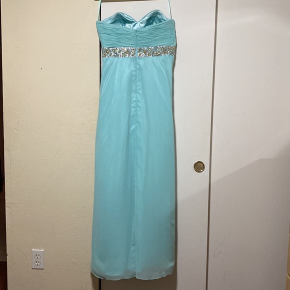 Evening Gown - Picture 2 of 5